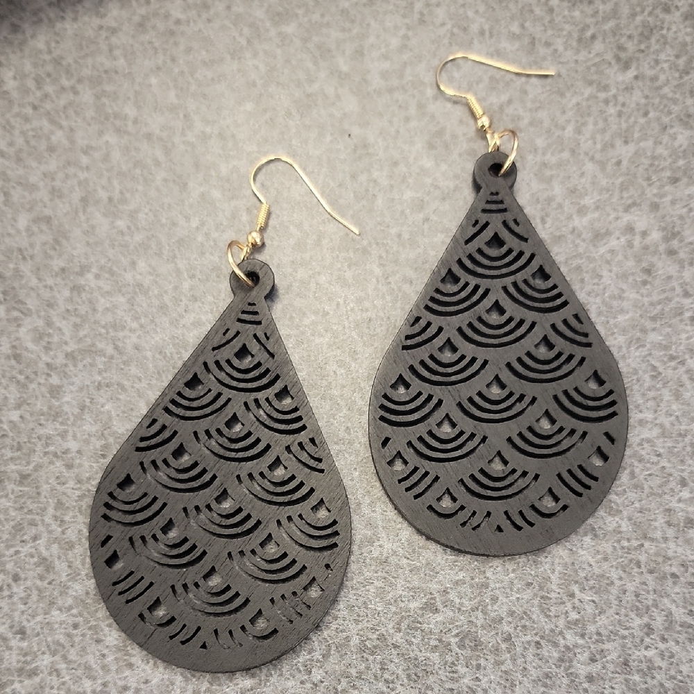 Elegant Black Teardrop Earrings